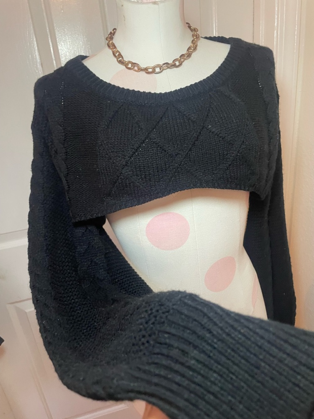 Hera Collection Black Cropped Cable Knit Crew Sweater